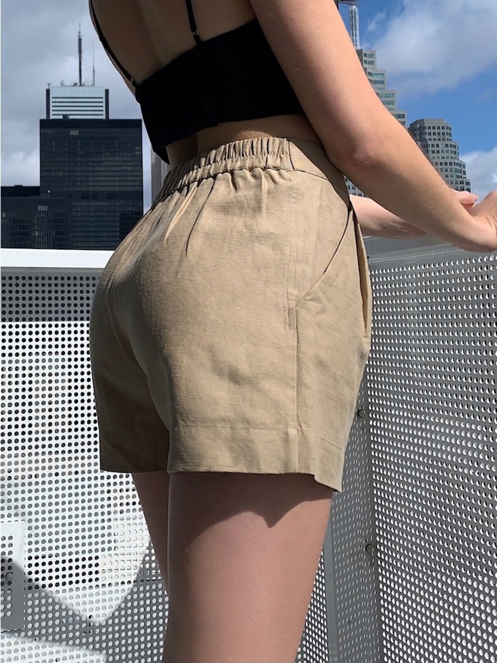 Wilfred Aritzia Fable Linen Mini Shorts Tan Beige S